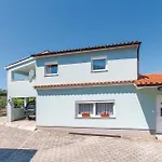 Casa Bella 아파트 풀라