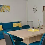 Casa Bella 아파트 풀라